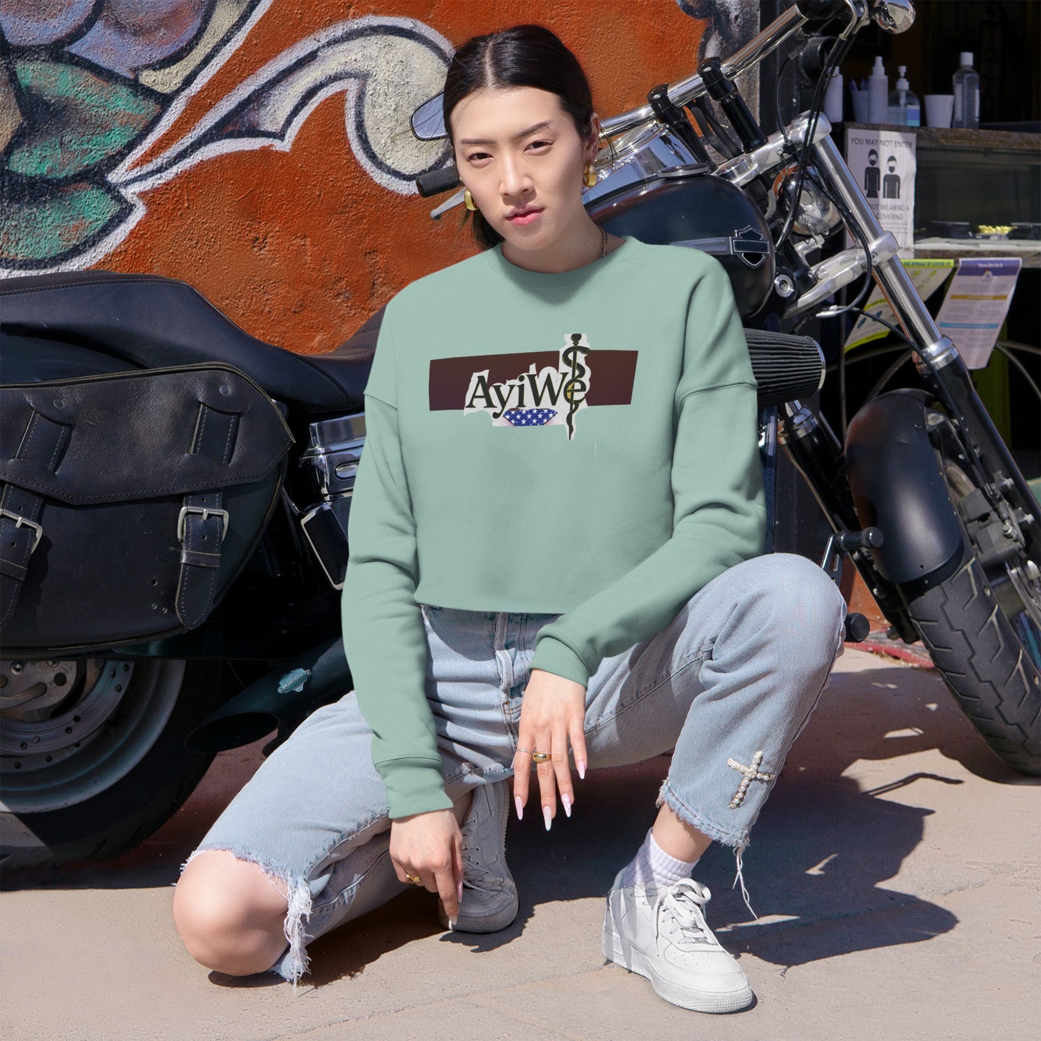 Ayi-Wé Star Women's Cropped Sweatshirt